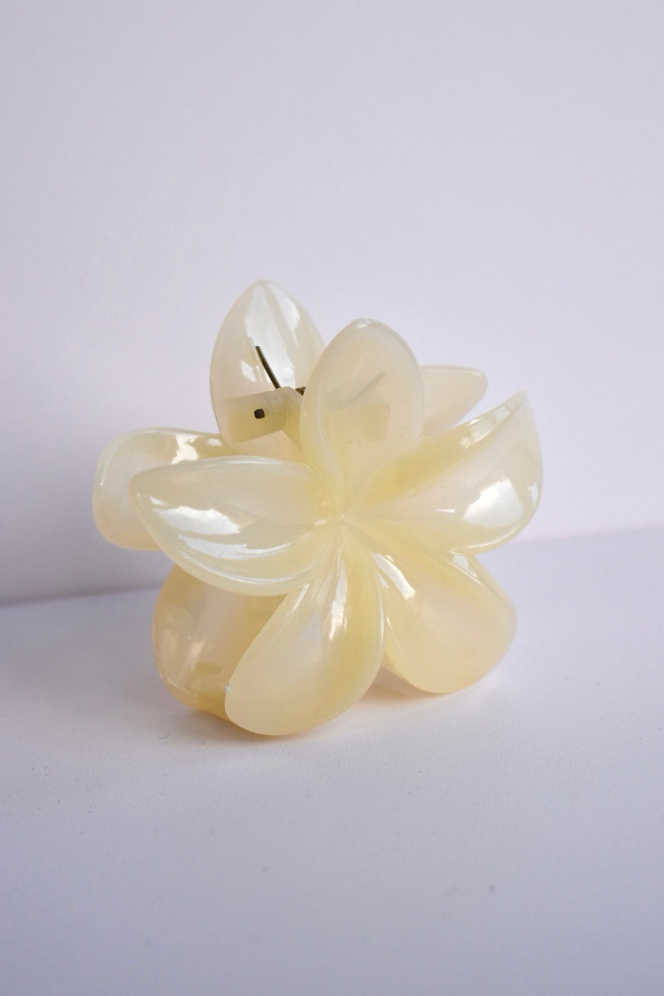 Bloom clip - Pale yellow