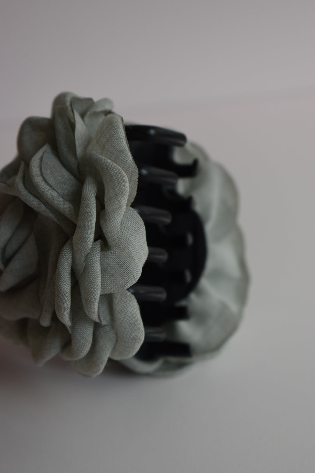 Big Rose haarclip - sage green