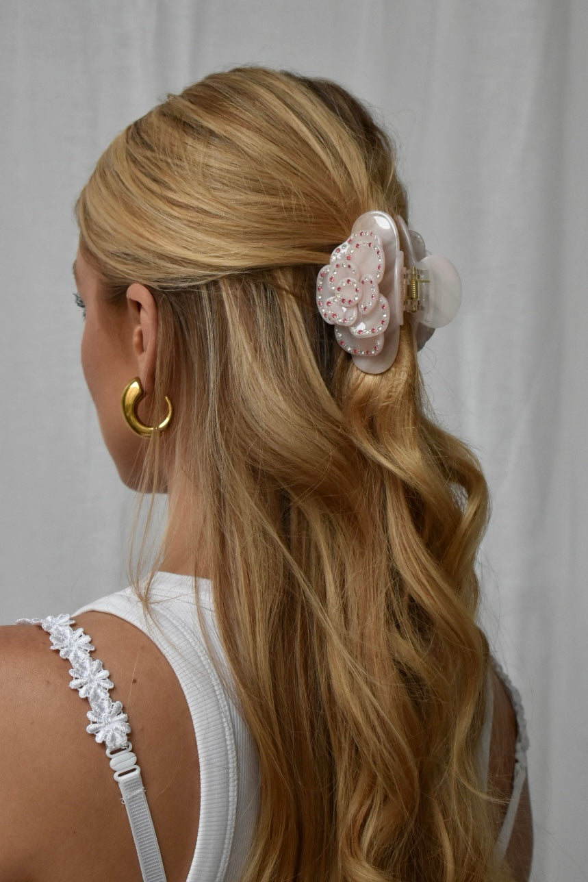 Trendy, stevige roze haarklem en ideaal voor blond haar.