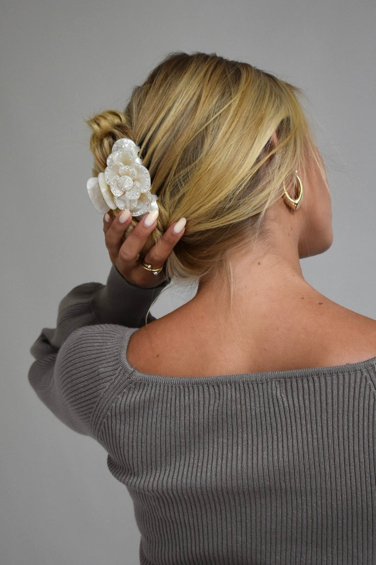 Rose Clip in beige kleur, duurzame haarclip van celluloseacetaat voor vrouwen